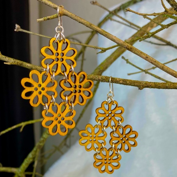 New in! Wood laser cut flowers dangle style hook earrings BRAND NEW boho indie - Picture 2 of 3